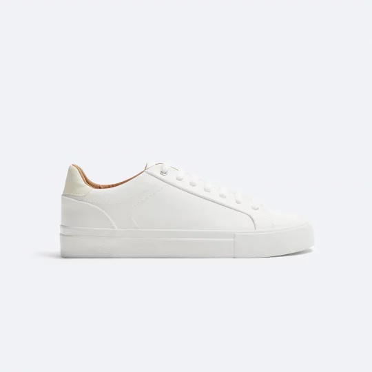 Retro trainers